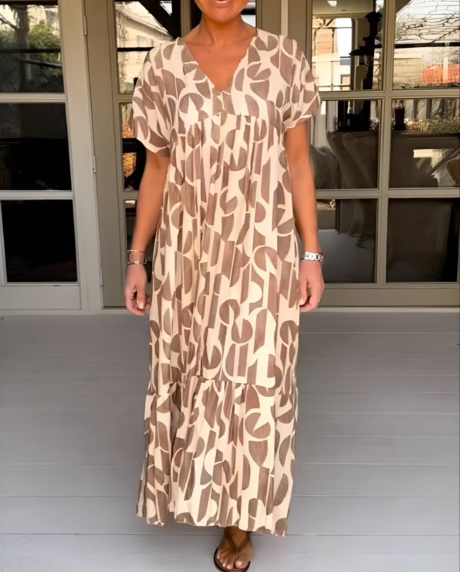 COLETTE | LOOSE DRESS WITH V-NECK